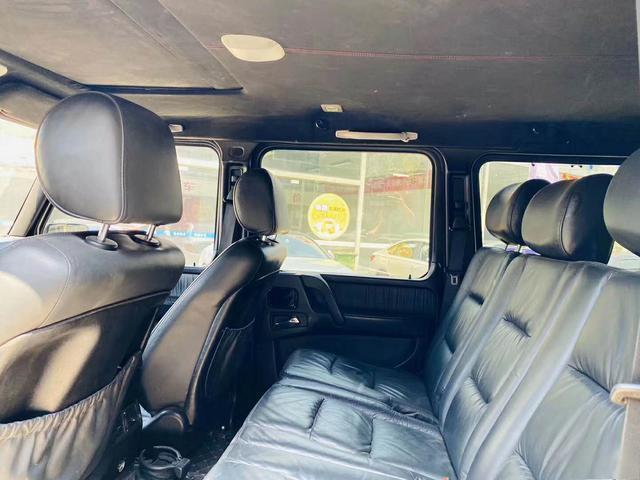 路上奔驰大G这么多原来40多万就够了-