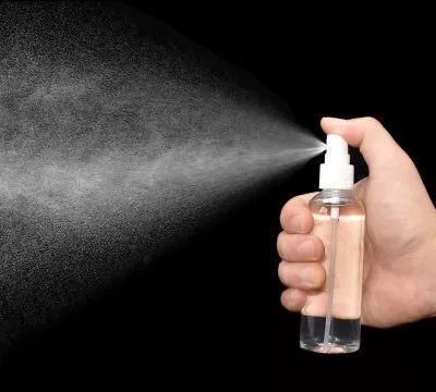 用速干手消毒液含72%-82%的乙醇喷洒了厨房 已开窗通风一晚上 可以开煤气灶了