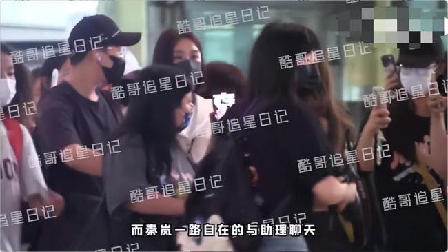 感情超稳定!秦岚魏大勋挽手回家背影超般配