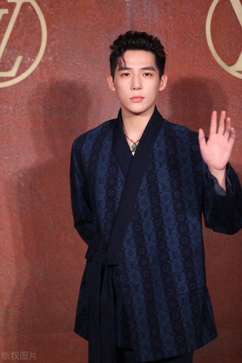 1656493599376556.jpg 八卦爱情被曝光,金晨、王安宇、郑和惠子、王以伦、娱乐圈有点乱