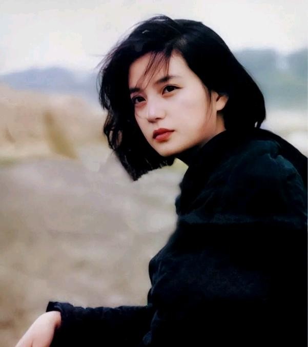 赵薇年轻时候的照片(赵薇年轻时罕见生活照曝光)