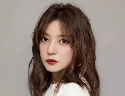 赵薇年轻时候的照片(赵薇年轻时罕见生活照曝光)