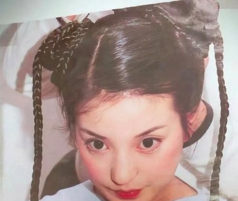 赵薇年轻时候的照片(赵薇年轻时罕见生活照曝光)