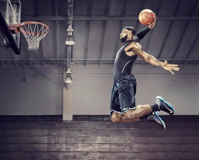 詹姆斯为什么没有参加扣篮大赛 詹姆斯为何不参加扣篮大赛(4)