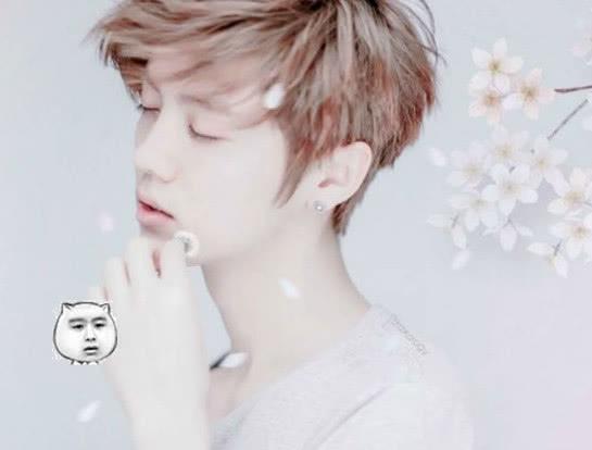 小哥哥因为撞脸鹿晗而走红,侧脸实在太帅气,可以出道了!