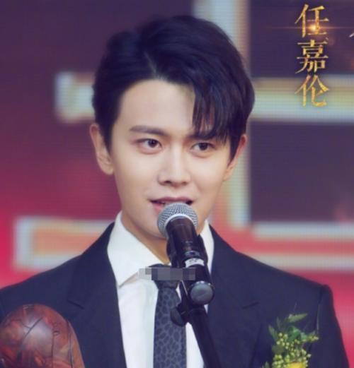 怪不得任嘉伦会娶聂欢?看到聂欢婚后的吊带照,这才是人间绝色