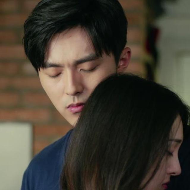 向真和赵聪深情拥抱，却只能彼此祝福，你知道初恋为什么难忘吗？