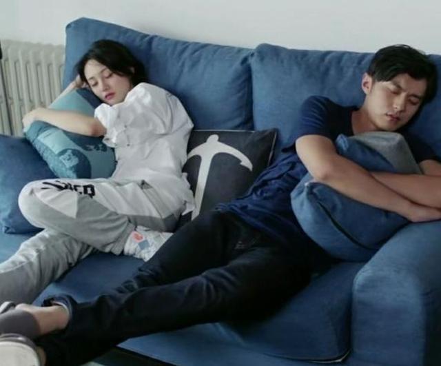 向真和赵聪深情拥抱，却只能彼此祝福，你知道初恋为什么难忘吗？