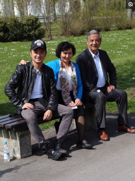 37岁央视帅哥尼格买提,老婆美得像混血女神