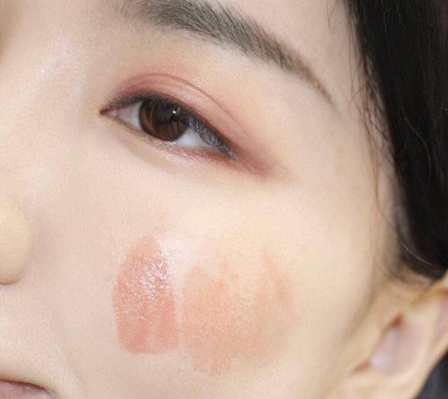 腮红膏哪个好用又持久不掉色（腮红膏它的优点是与肌肤更贴合）(40)