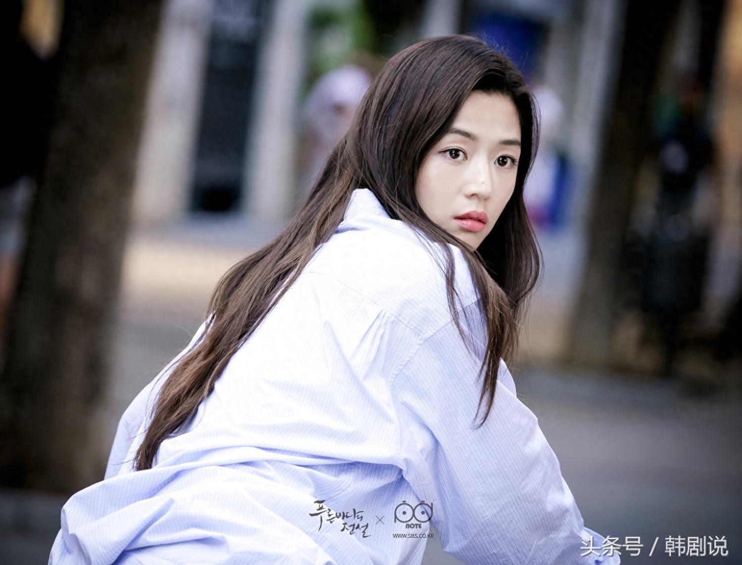 《蓝色大海的传说》剧照公开，怦然心动的画风，美丽的邂逅