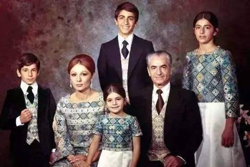 霍梅尼14年的流放生涯都做了些什么事?霍梅尼理论是什么理论?