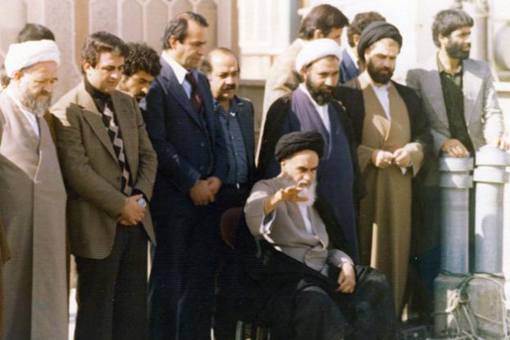 霍梅尼14年的流放生涯都做了些什么事?霍梅尼理论是什么理论?