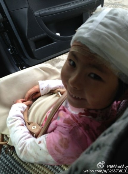 患难见真情 照片定格灾难时的感人瞬间 真是触动人心热泪盈眶