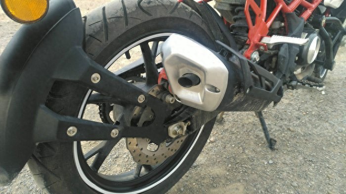 8800元买台贝纳利TNT150，帅气省油，技术却落后