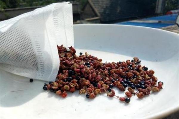 花椒泡脚后排湿反应 花椒泡脚治风湿吗 花椒泡脚后排湿反应 花椒泡脚治风湿吗