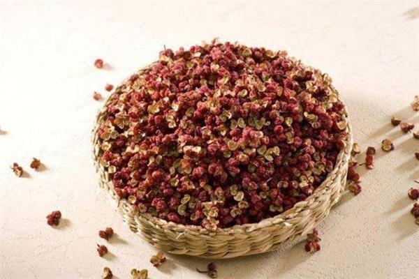 花椒泡脚后排湿反应 花椒泡脚治风湿吗 花椒泡脚后排湿反应 花椒泡脚治风湿吗