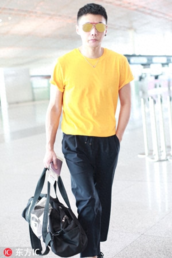 难怪能拿下杨丞琳，李荣浩身材衣品都好到没话说