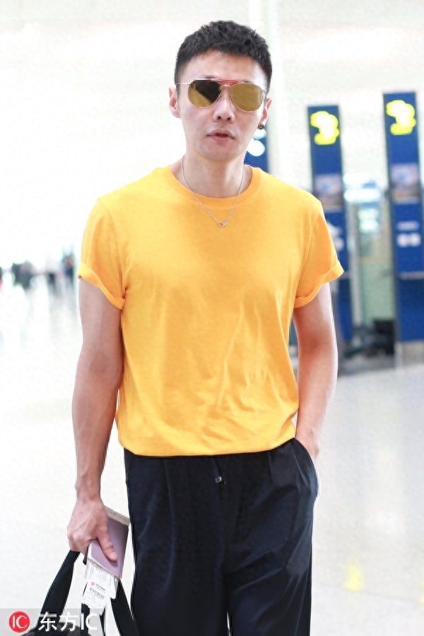 难怪能拿下杨丞琳，李荣浩身材衣品都好到没话说