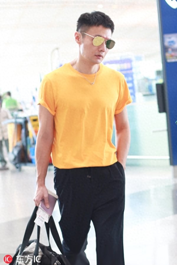 难怪能拿下杨丞琳，李荣浩身材衣品都好到没话说