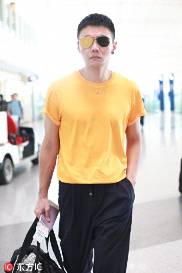 难怪能拿下杨丞琳，李荣浩身材衣品都好到没话说