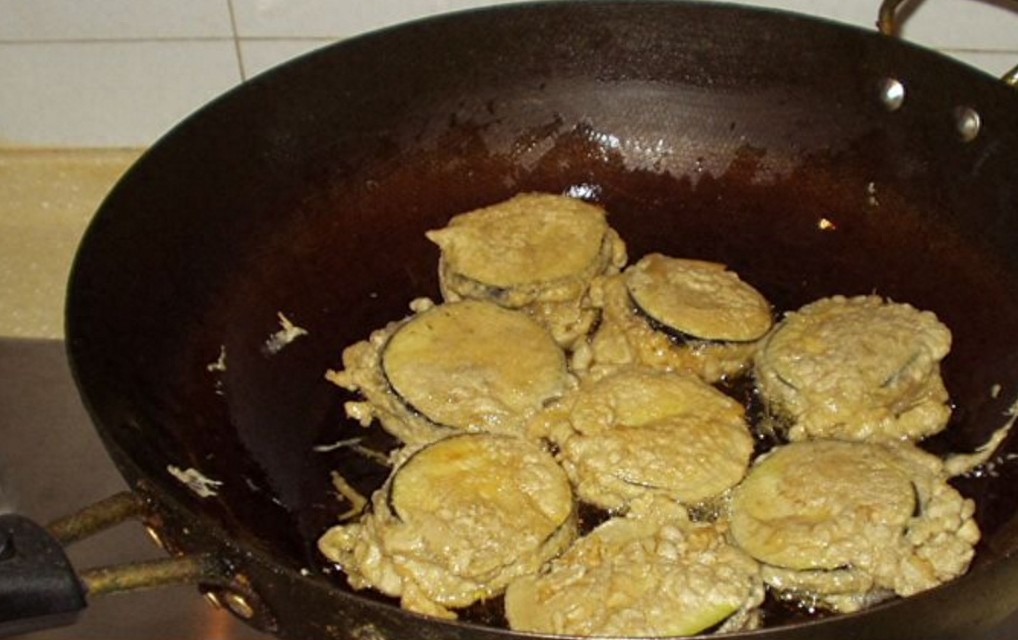 家常川菜，外酥内嫩的鱼香茄饼