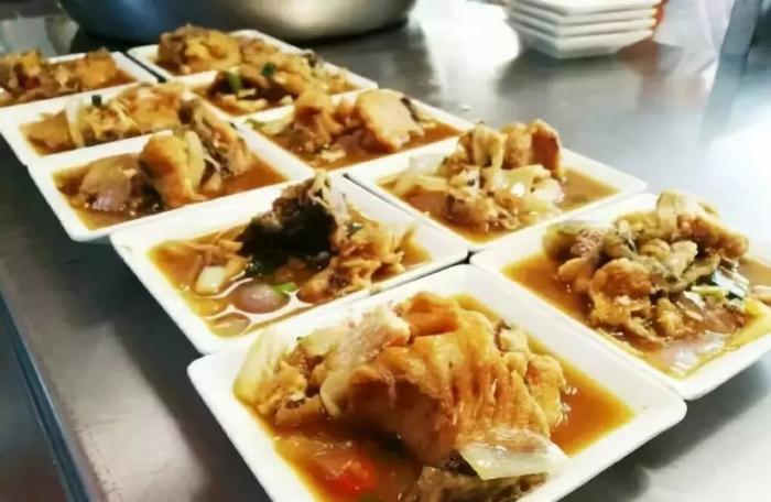 别人家的学校:2千斤鱼“踩盆”吃 74亩毛豆“随便”摘!