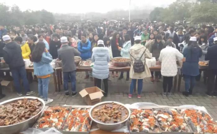 别人家的学校:2千斤鱼“踩盆”吃 74亩毛豆“随便”摘!