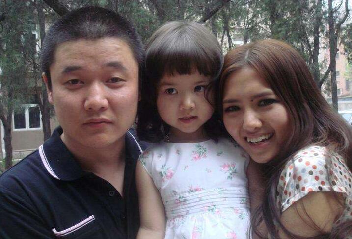 肖央老婆李桃照片 肖央怎么不带王太利完了俩人闹掰了吗