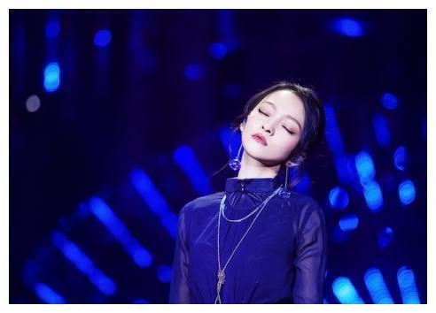 张韶涵成《歌手》第一个女性串讲人，第三场名次垫底险遭淘汰！