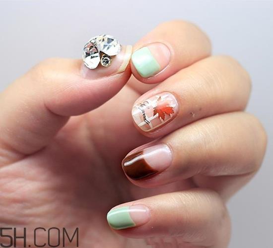 最简单的法式美甲图片 秋冬涂什么颜色的指甲油好看