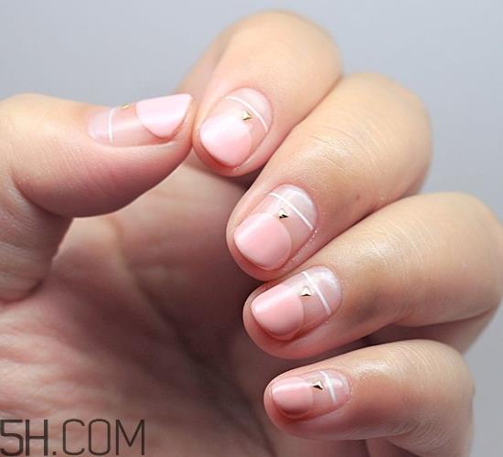 最简单的法式美甲图片 秋冬涂什么颜色的指甲油好看