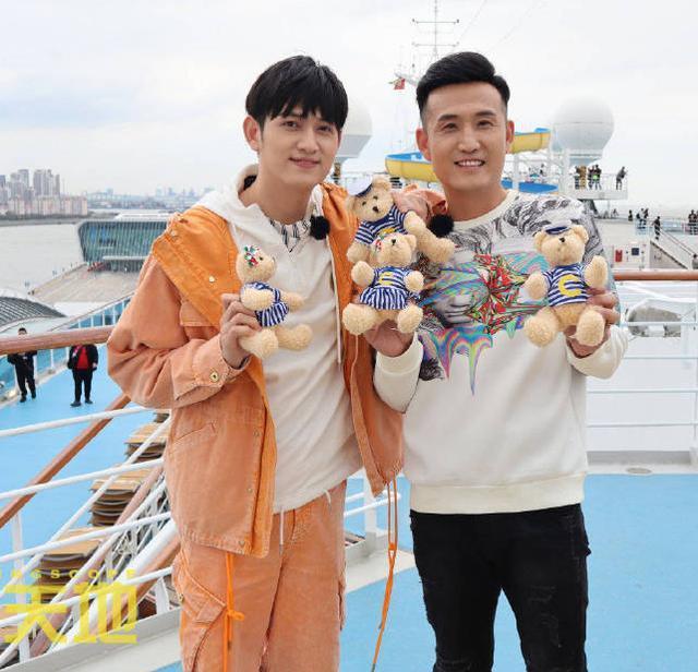 马可37岁哥哥近照曝光！俩兄弟同闯娱乐圈，但地位却截然不同！