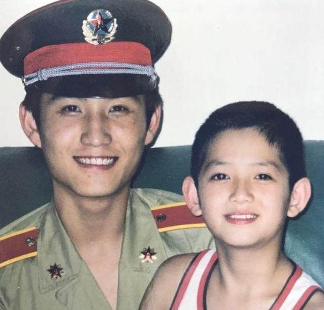 马可37岁哥哥近照曝光！俩兄弟同闯娱乐圈，但地位却截然不同！