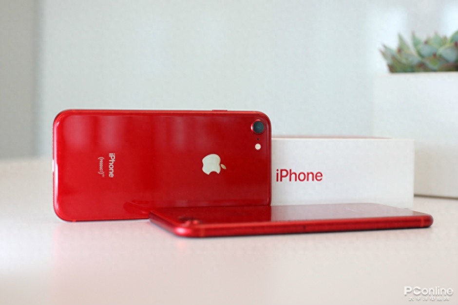 红色iPhone 8：鲜艳透亮，非常抢眼