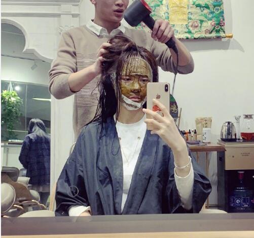 沈梦辰敷着面膜去洗头,造型惊悚娱乐圈纷纷来围观