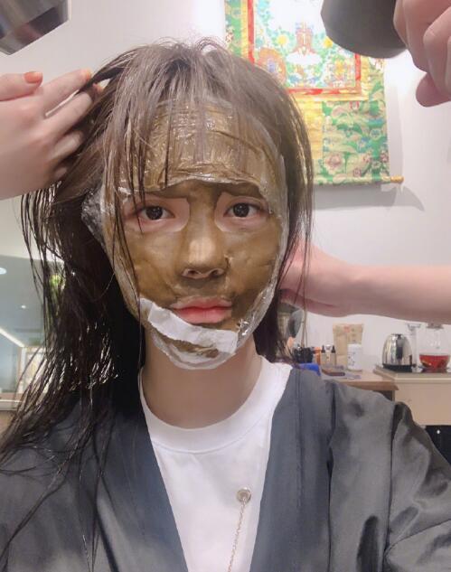 沈梦辰敷着面膜去洗头,造型惊悚娱乐圈纷纷来围观