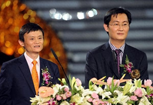 马云今天退休，回顾马云的20张照片，致敬乡村教师马老师