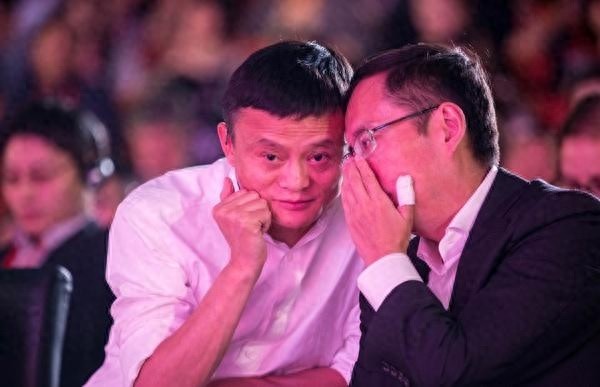 马云今天退休，回顾马云的20张照片，致敬乡村教师马老师